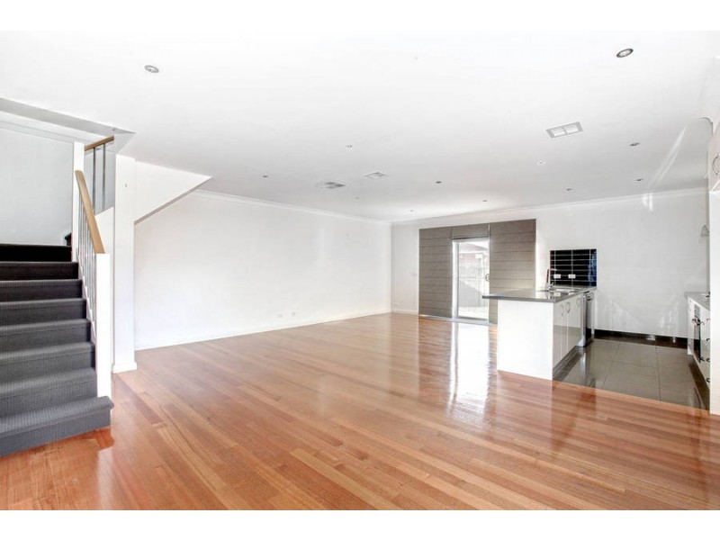 2B Riverside Ave, Avondale Heights VIC 3034