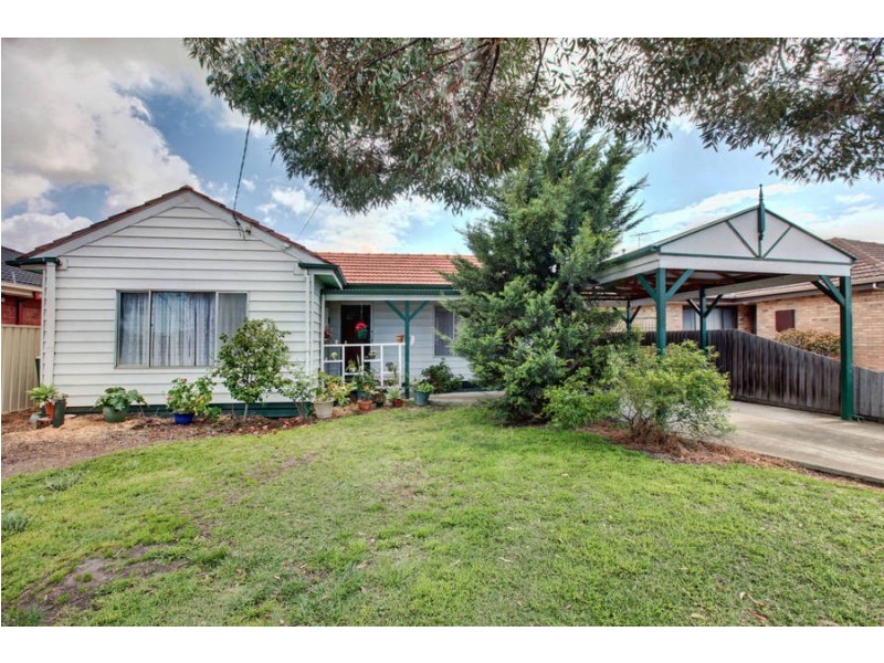 18 Mountain View Ave, Avondale Heights VIC 3034