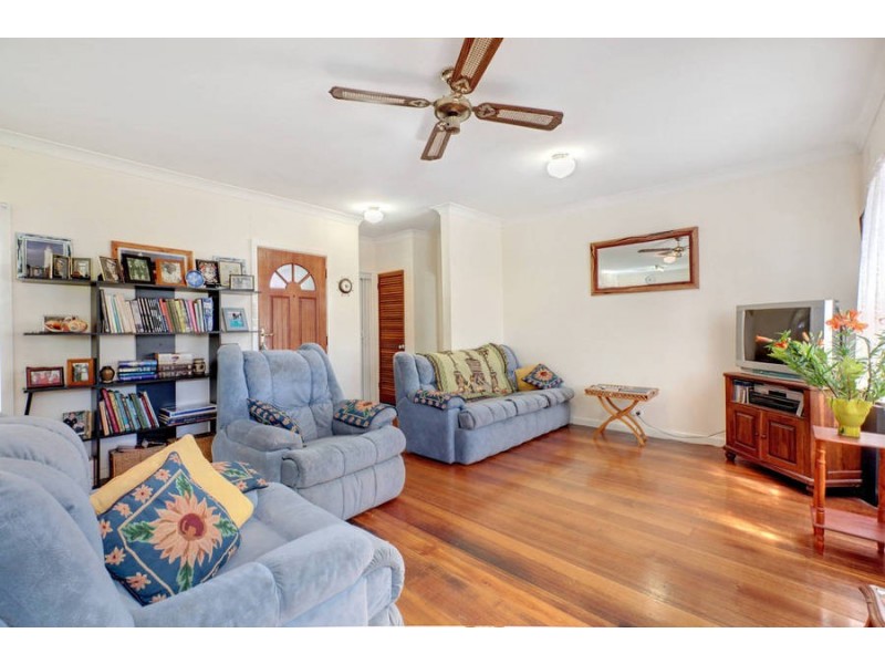 18 Mountain View Ave, Avondale Heights VIC 3034