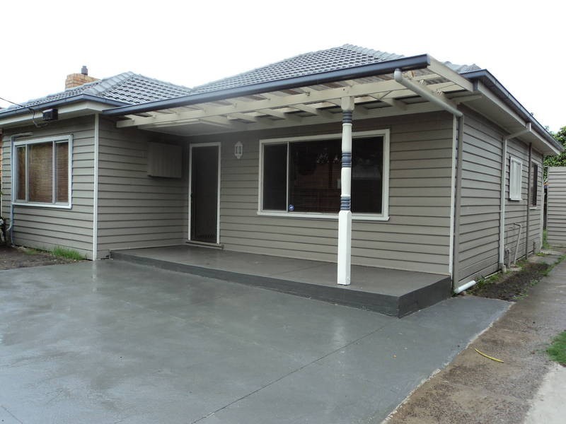 44 Military Road, Avondale Heights VIC 3034