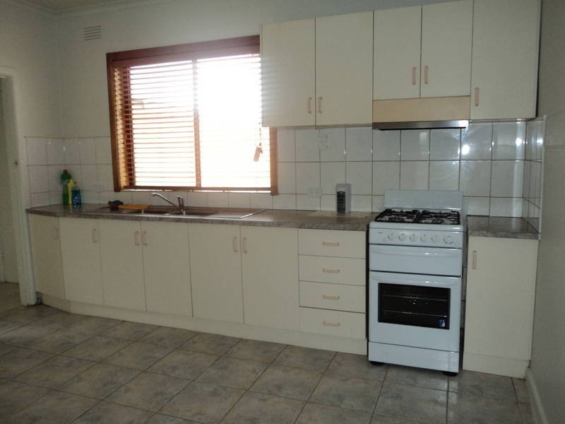 44 Military Road, Avondale Heights VIC 3034