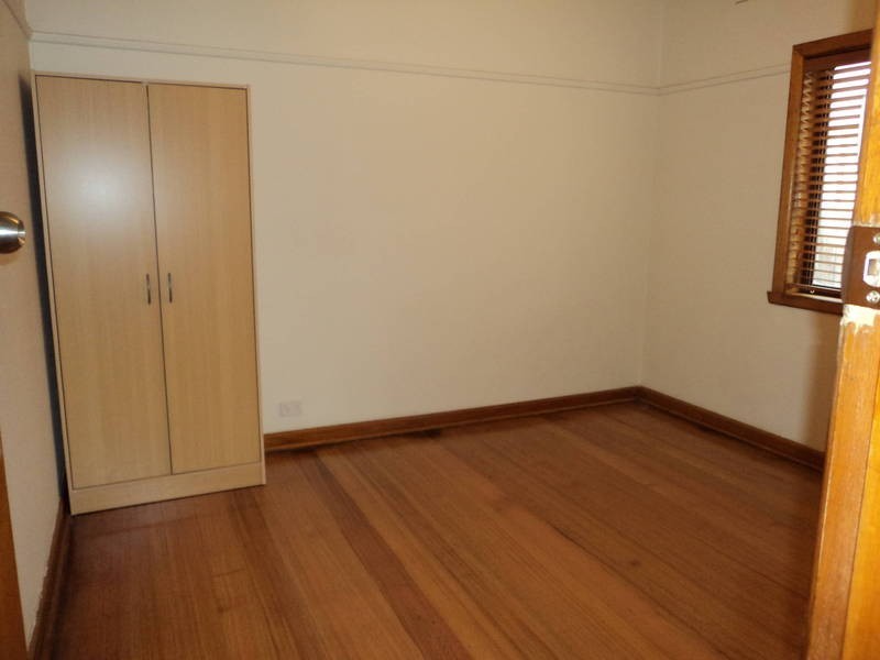 44 Military Road, Avondale Heights VIC 3034