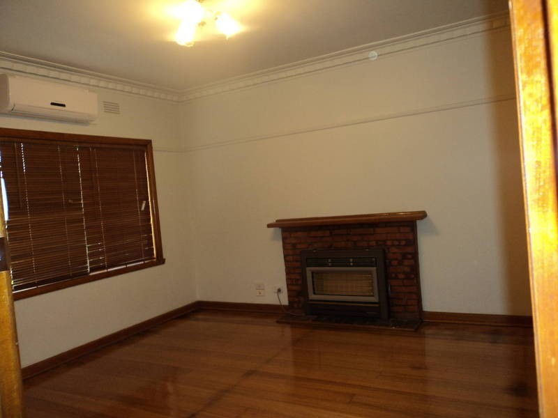 44 Military Road, Avondale Heights VIC 3034