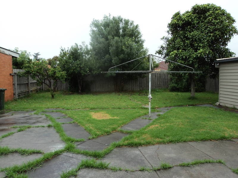 44 Military Road, Avondale Heights VIC 3034