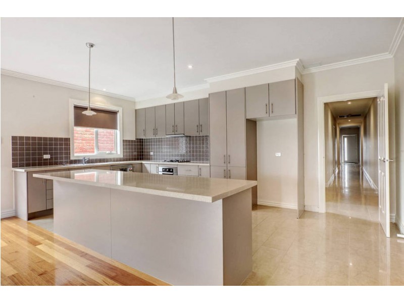 18 Riverside Ave, Avondale Heights VIC 3034