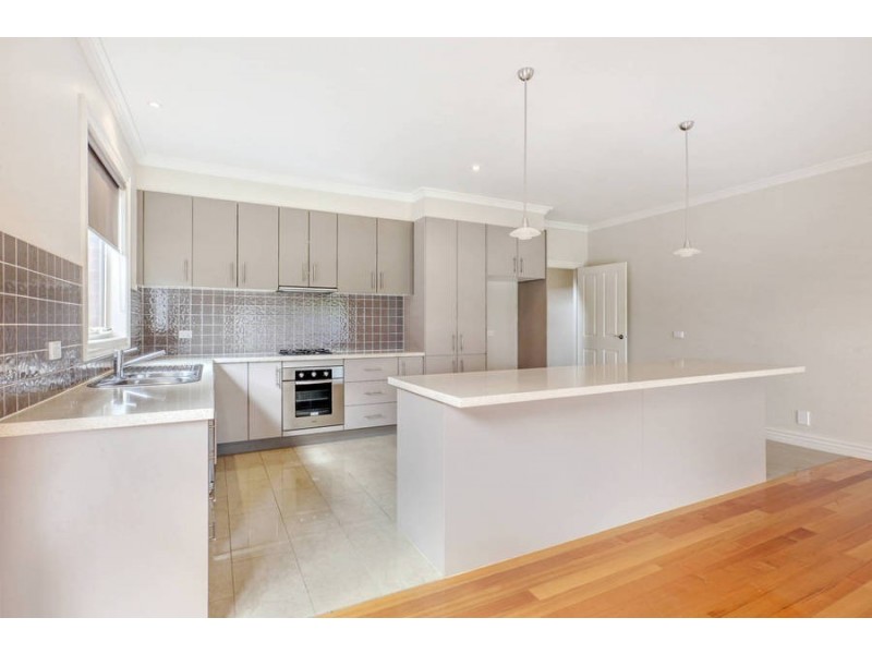 18 Riverside Ave, Avondale Heights VIC 3034