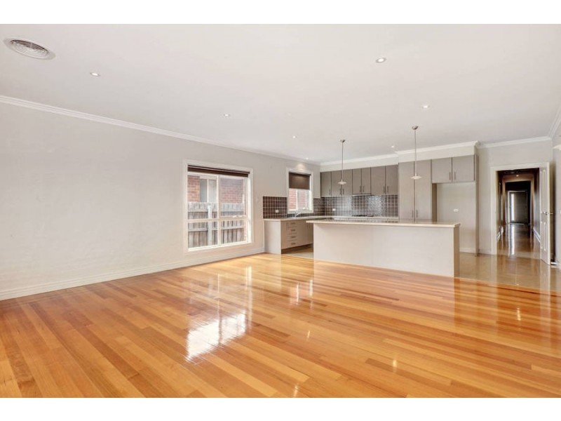 18 Riverside Ave, Avondale Heights VIC 3034