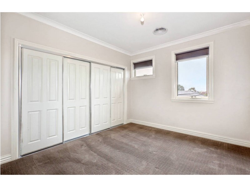 18 Riverside Ave, Avondale Heights VIC 3034