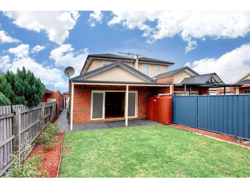 18 Riverside Ave, Avondale Heights VIC 3034
