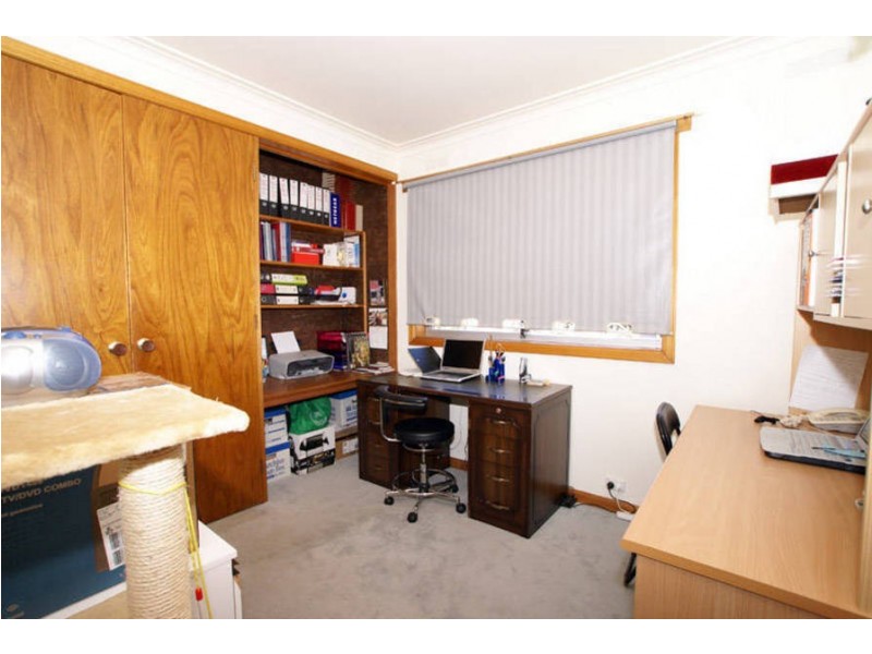 9 Kingsford Avenue, Melton South VIC 3338