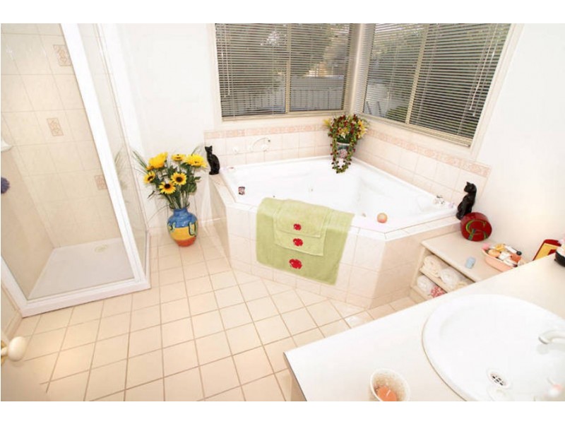 26 Caroline Springs Blvd, Caroline Springs VIC 3023