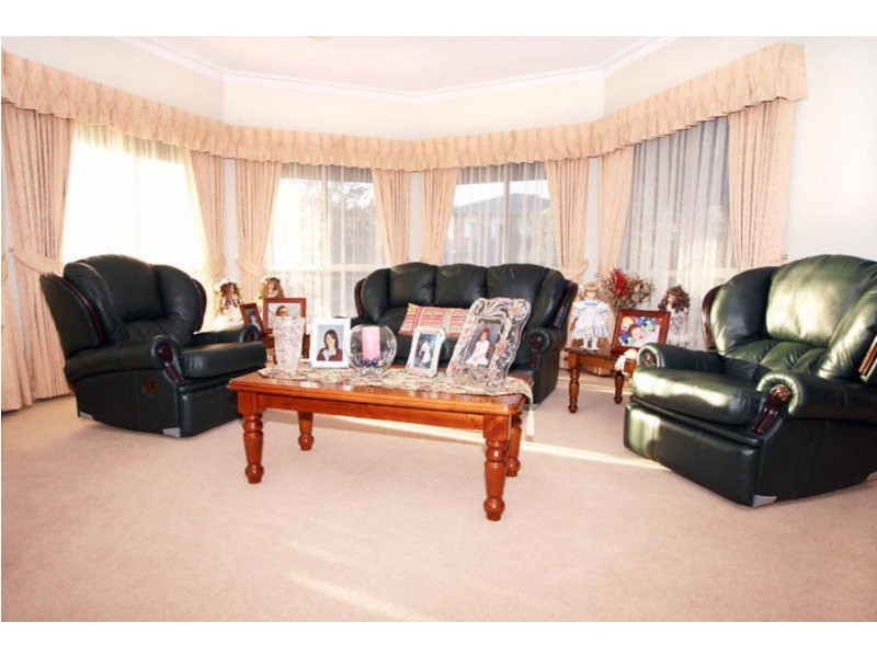 26 Caroline Springs Blvd, Caroline Springs VIC 3023