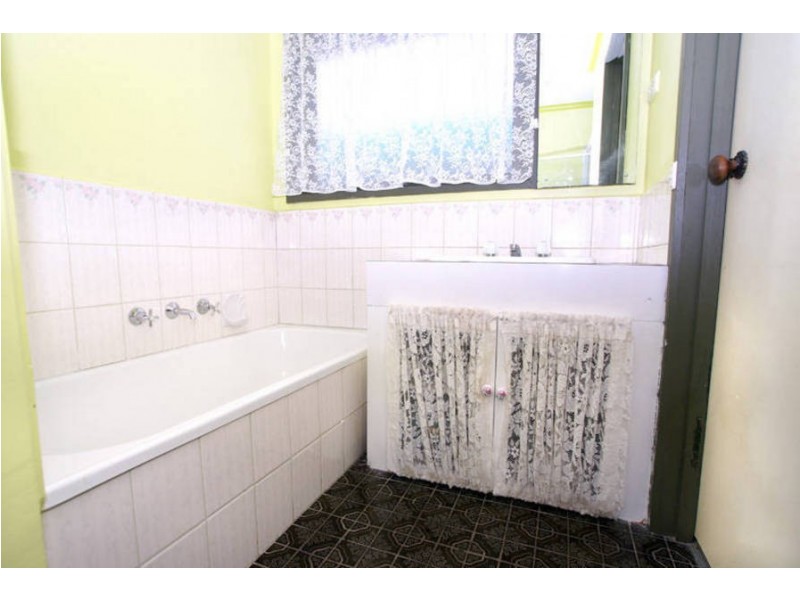 99 Centenary Avenue, Melton VIC 3337