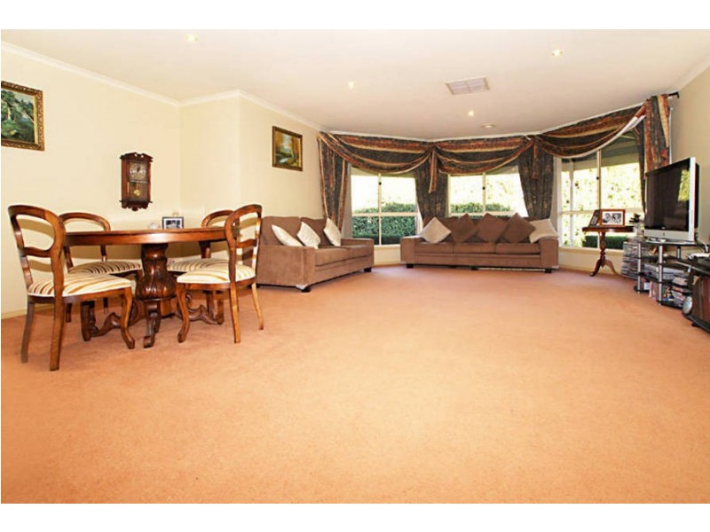 2 Gleneagles Drive, Melton West VIC 3337