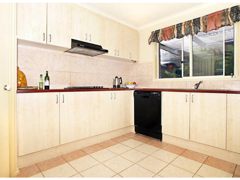 2 Gleneagles Drive, Melton West VIC 3337