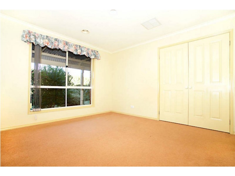 2 Gleneagles Drive, Melton West VIC 3337