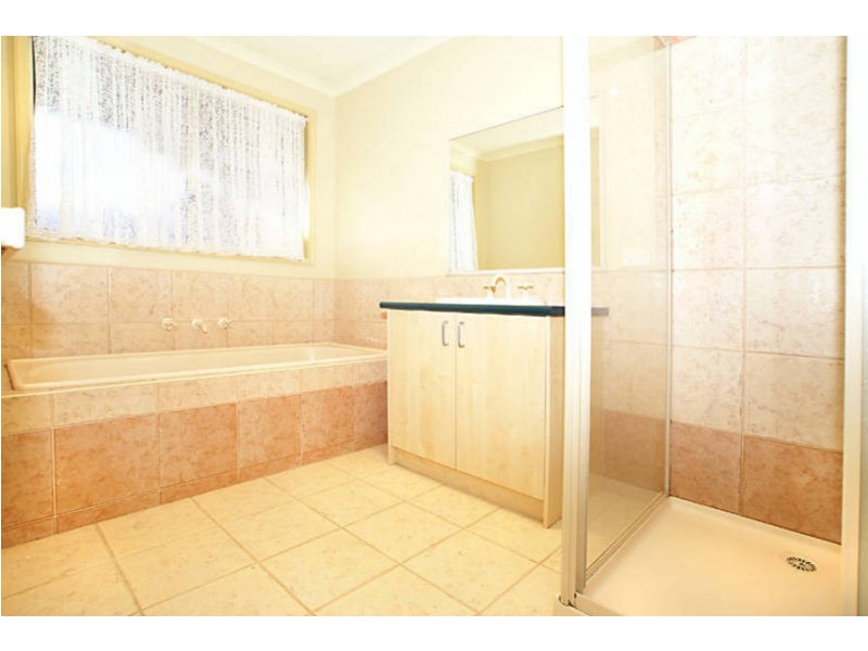 2 Gleneagles Drive, Melton West VIC 3337