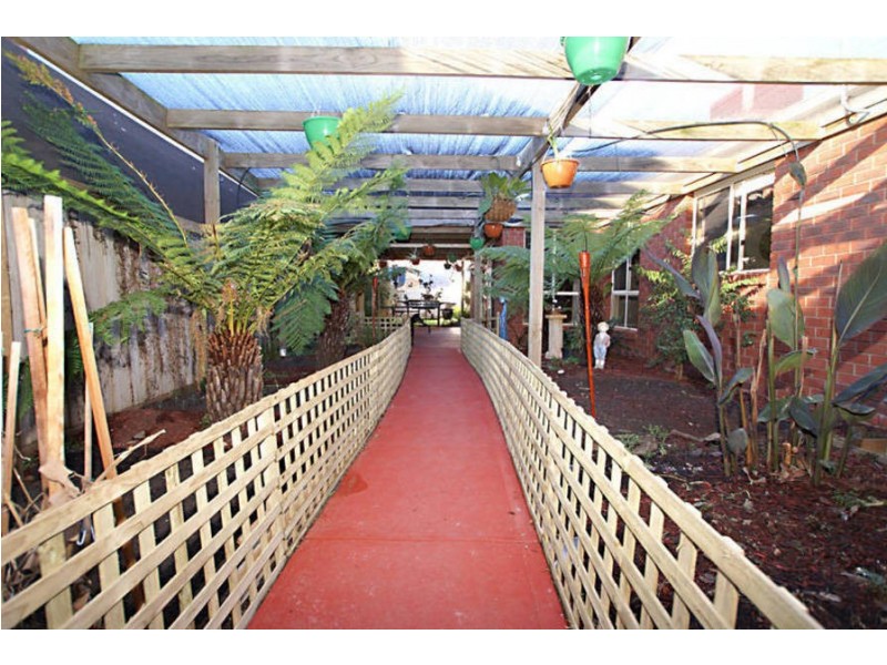 2 Gleneagles Drive, Melton West VIC 3337