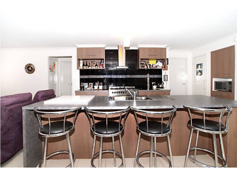 2 Wetherby Place, Melton West VIC 3337