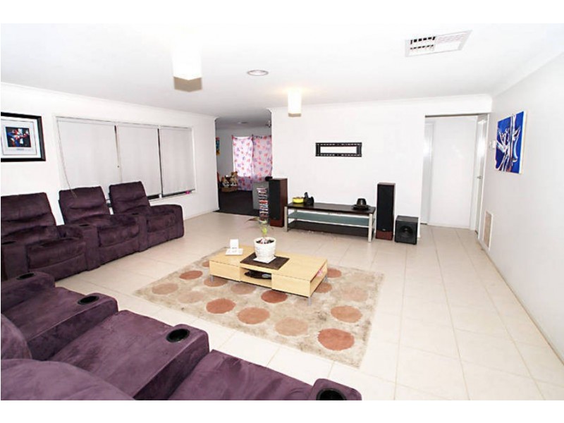 2 Wetherby Place, Melton West VIC 3337
