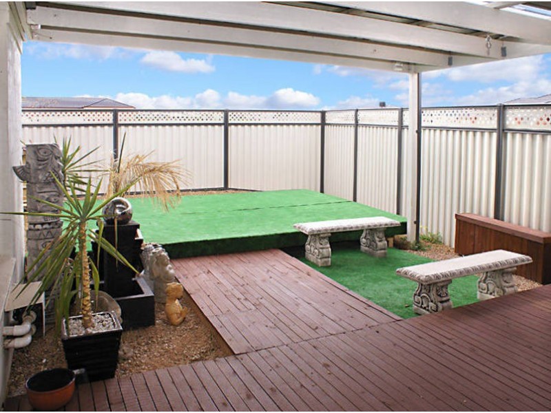 2 Wetherby Place, Melton West VIC 3337