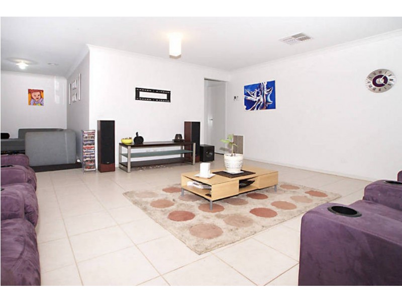 2 Wetherby Place, Melton West VIC 3337