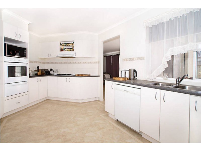 6 Heather Court, Kurunjang VIC 3337