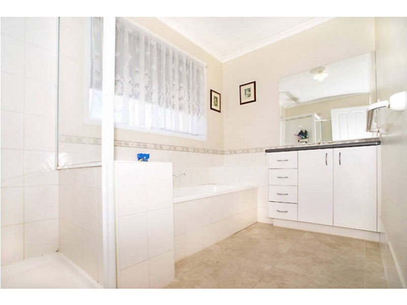 6 Heather Court, Kurunjang VIC 3337