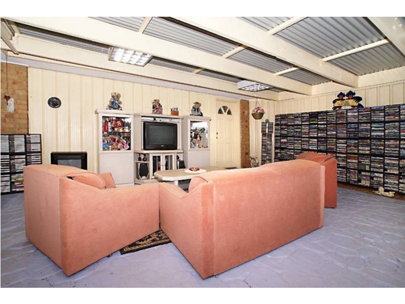 14 Cromwell Close, Melton South VIC 3338