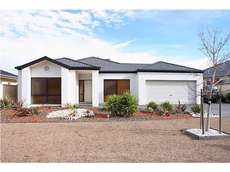 10 Carlyon Close, Melton West VIC 3337