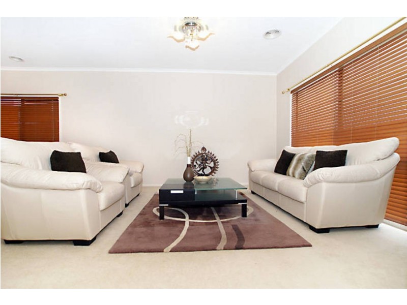 10 Carlyon Close, Melton West VIC 3337