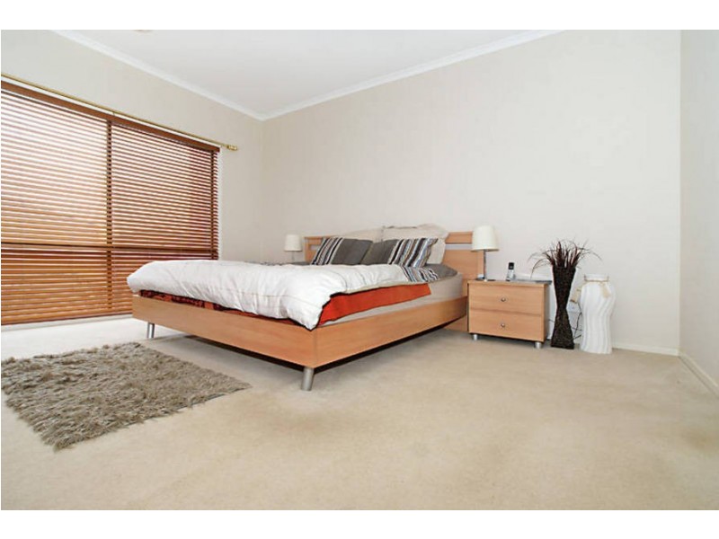 10 Carlyon Close, Melton West VIC 3337