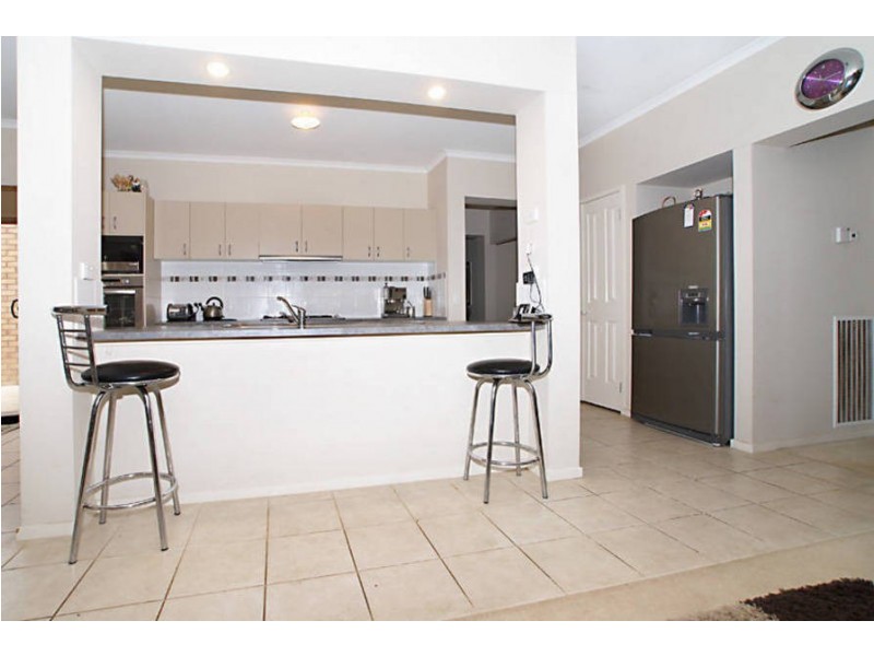 10 Carlyon Close, Melton West VIC 3337