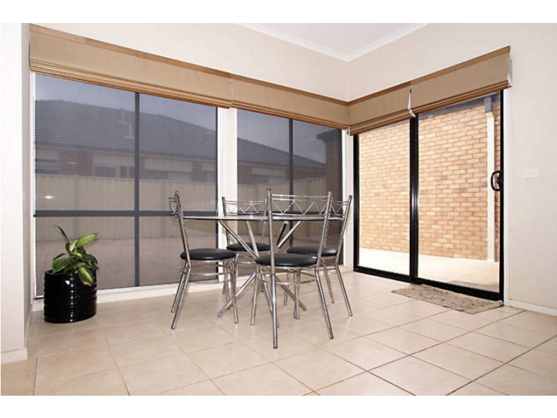 10 Carlyon Close, Melton West VIC 3337