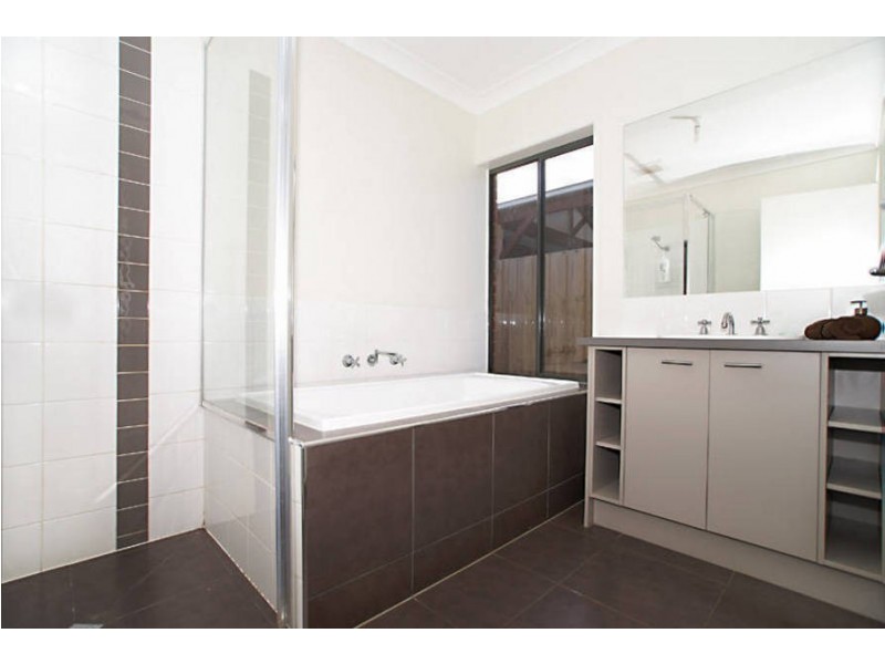 16 Black Knight Way, Kurunjang VIC 3337