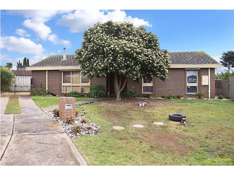 5 Tudor Place, Melton West VIC 3337