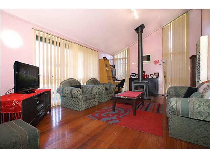 5 Tudor Place, Melton West VIC 3337