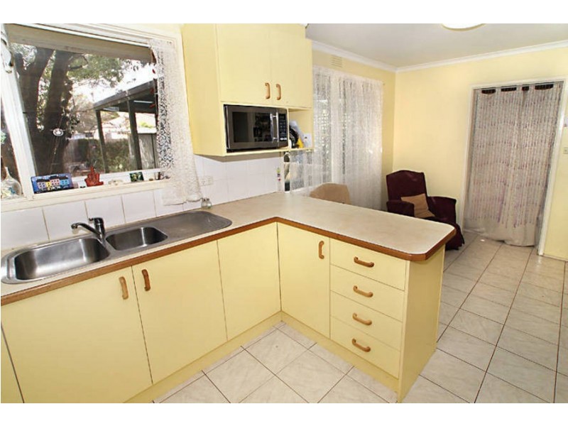 38 Oldershaw Road, Melton VIC 3337