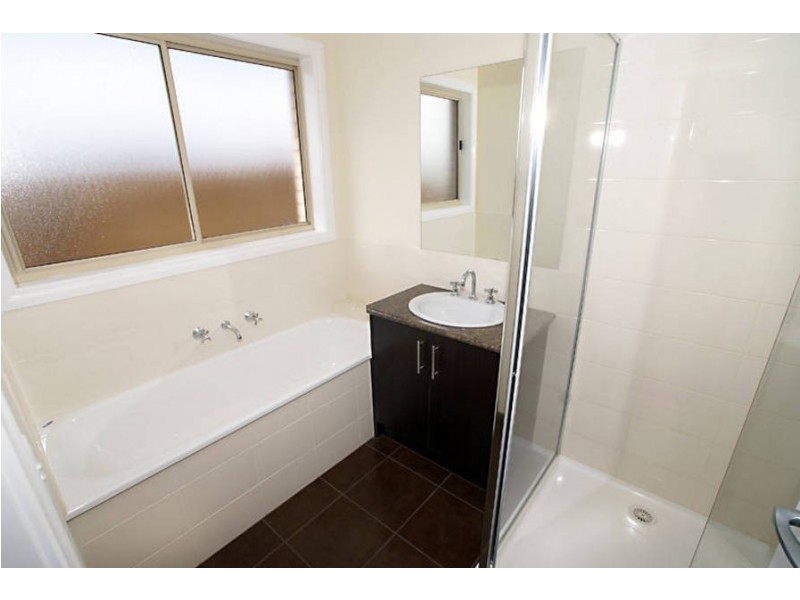 7 Petrea Place, Melton West VIC 3337