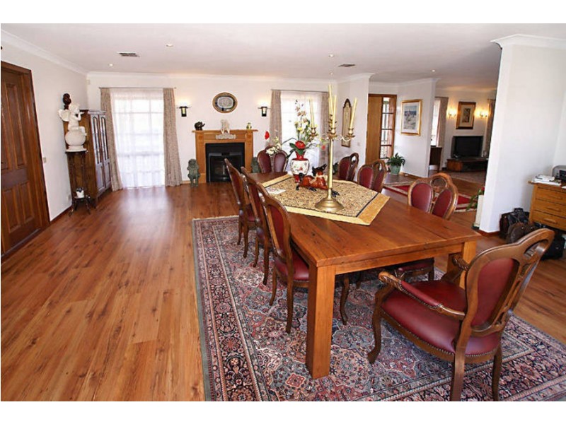 14 Croxton Drive, Kurunjang VIC 3337