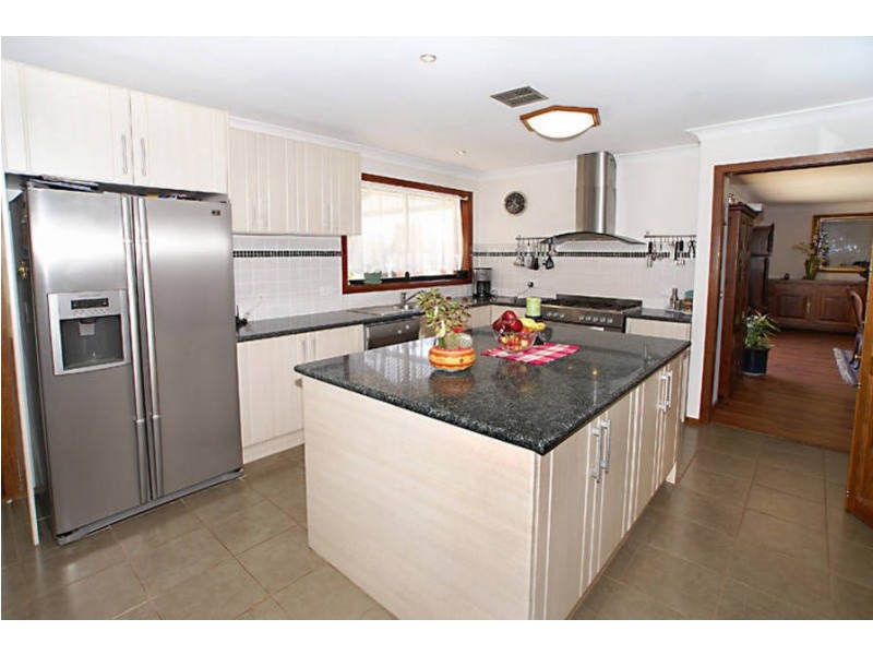 14 Croxton Drive, Kurunjang VIC 3337