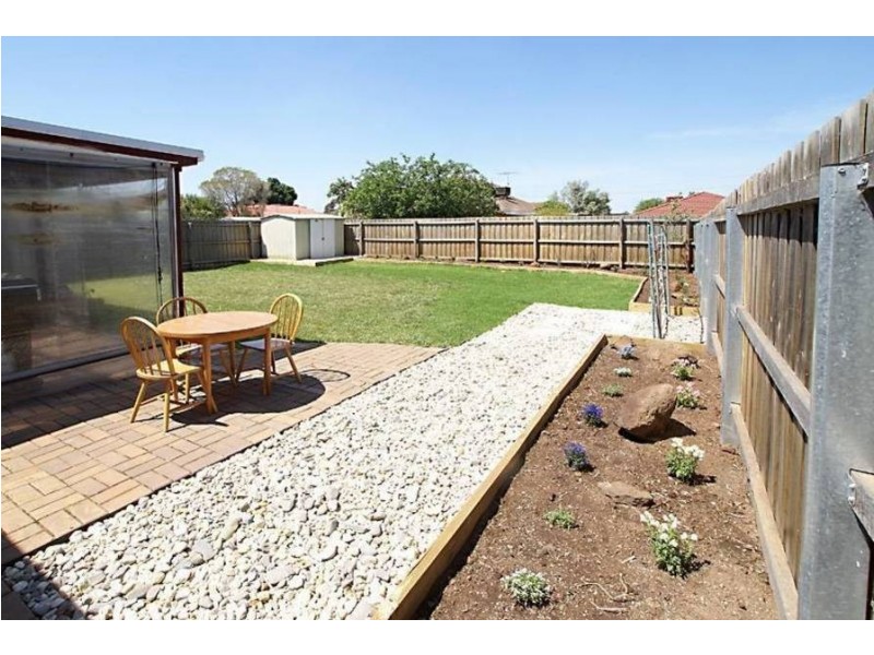 29 Bernard Drive, Melton South VIC 3338