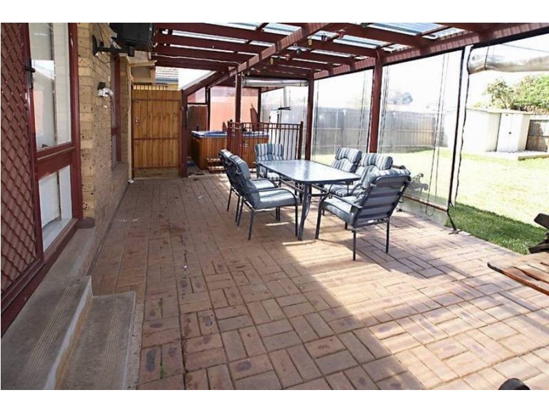 29 Bernard Drive, Melton South VIC 3338