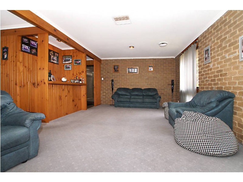 14 Grenville Place, Melton West VIC 3337