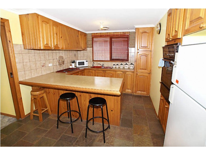 14 Grenville Place, Melton West VIC 3337