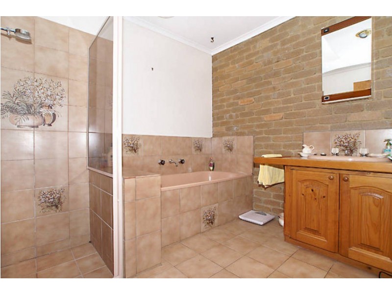 14 Grenville Place, Melton West VIC 3337