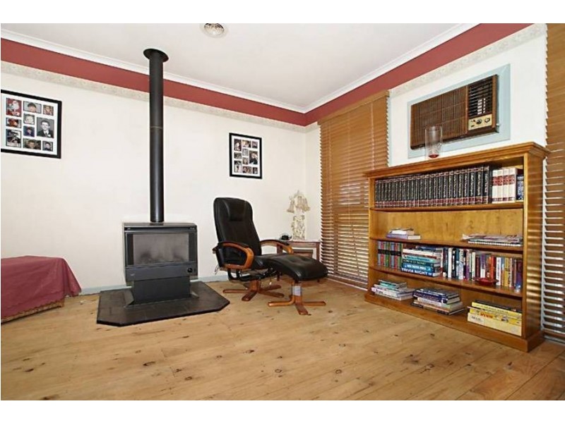 48 Coburns Road, Melton South VIC 3338