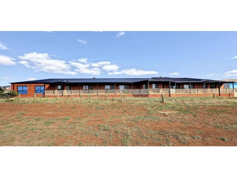 6 She Oak Court, Melton West VIC 3337