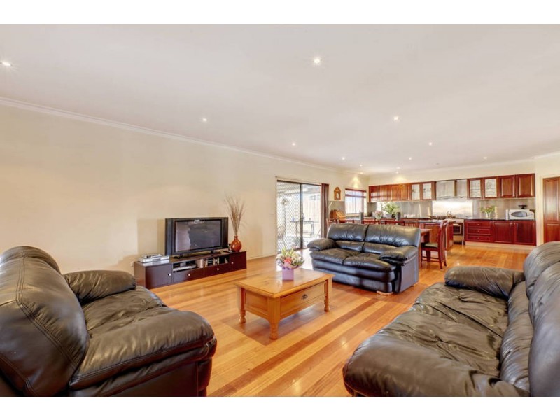 6 She Oak Court, Melton West VIC 3337