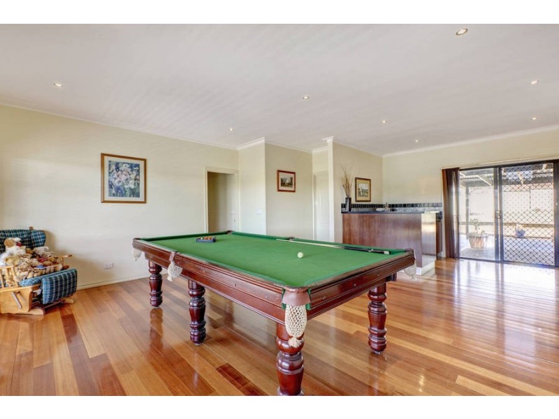 6 She Oak Court, Melton West VIC 3337